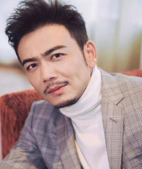 男老演员踏遍山河，寻觅内心宁静之所